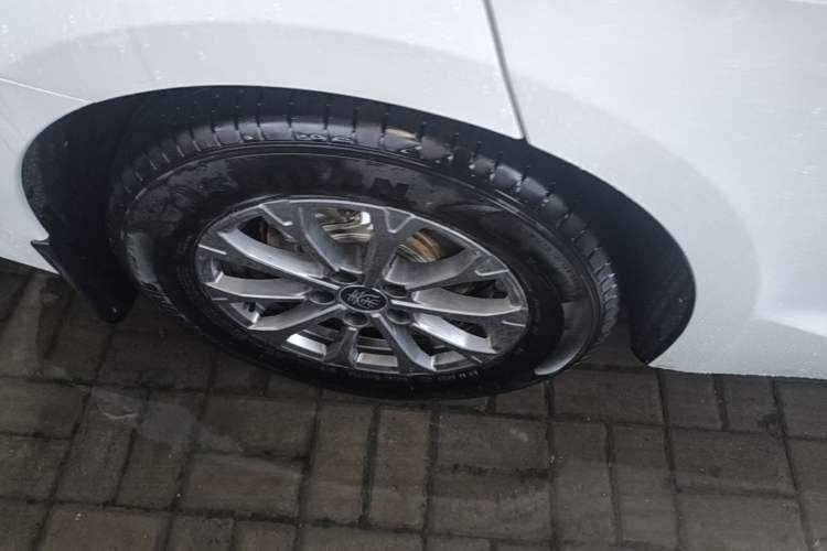 Used BYD Qin L 2025 DM-i Smart Drive 80KM Leading Model Right Rear Wheel Hub