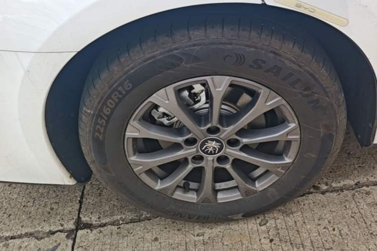 Used BYD Qin L 2025 DM-i Smart Drive 80KM Leading Model Right Rear Wheel Hub