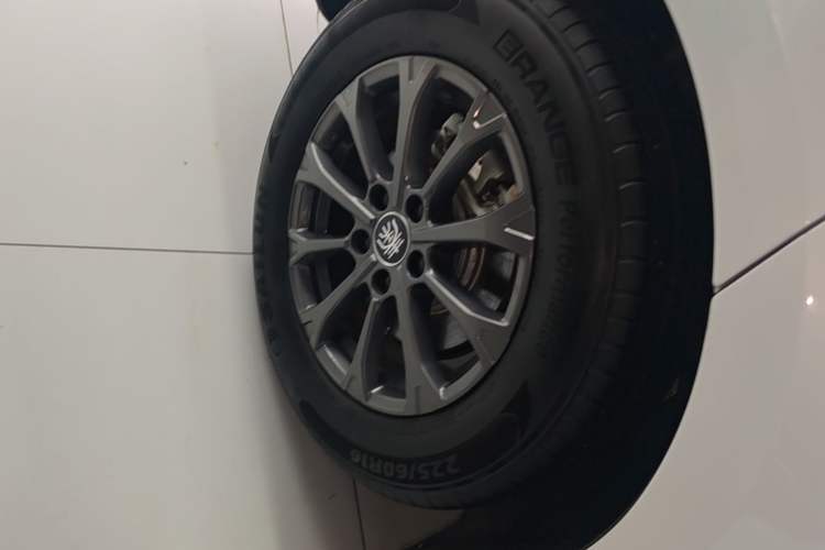 Used BYD Qin L 2025 DM-i Smart Drive 80KM Leading Model Right Rear Wheel Hub