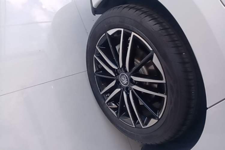 Used BYD Qin L 2025 EV 545KM Excellence Edition Right Rear Wheel Hub