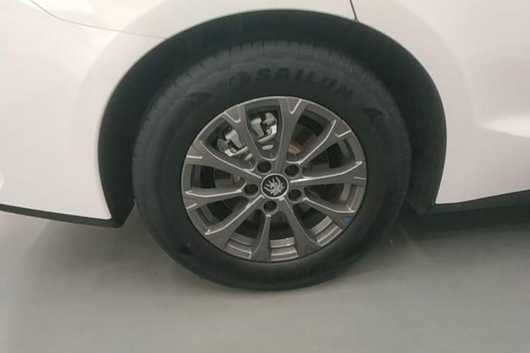 Used BYD Qin L 2025 DM-i Smart Drive 80KM Leading Model Right Rear Wheel Hub