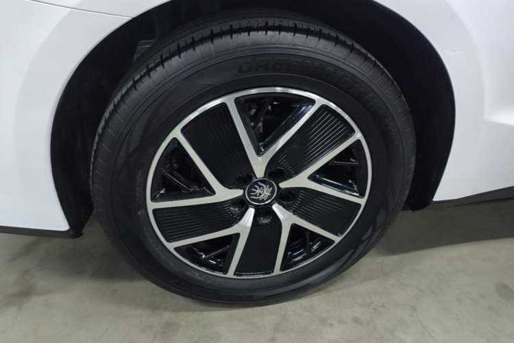 Used BYD Qin L 2025 DM-i Smart Drive 120KM Superior Model Right Rear Wheel Hub
