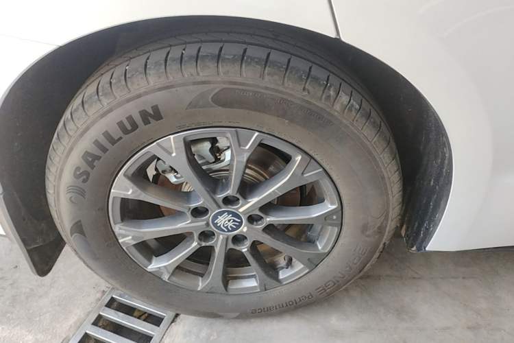 Used BYD Qin L 2025 DM-i Smart Drive 80KM Leading Model Right Rear Wheel Hub