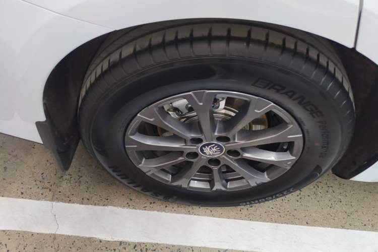 Used BYD Qin L 2025 DM-i Smart Drive 80KM Leading Model Right Rear Wheel Hub