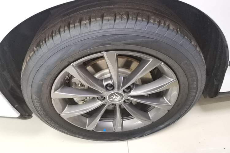 Used BYD Qin L 2025 EV 470KM Leading Edition Right Rear Wheel Hub