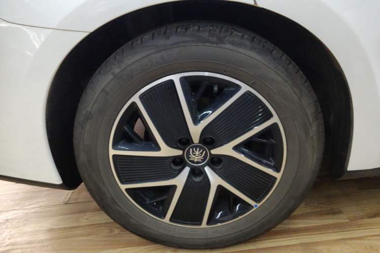 Used BYD Qin L 2025 DM-i Smart Drive 80KM Superior Model Right Rear Wheel Hub