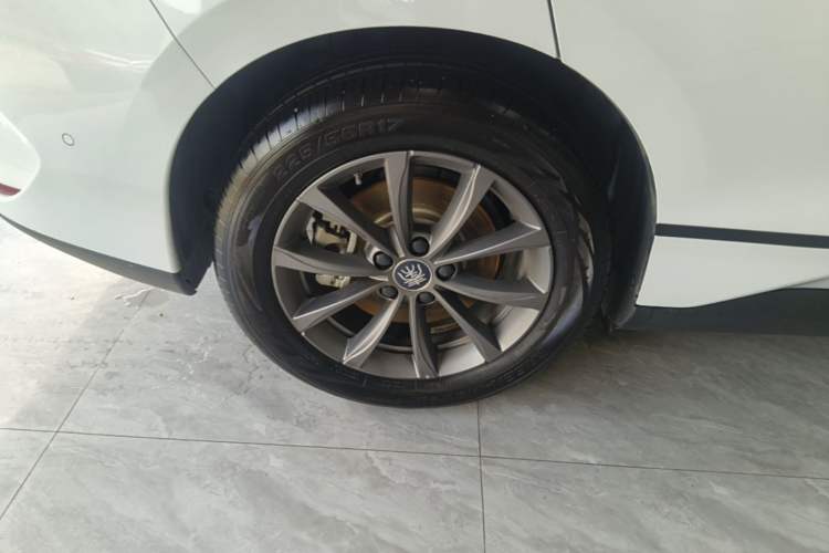 Used BYD Qin L 2025 EV 545KM Beyond Version Right Rear Wheel Hub