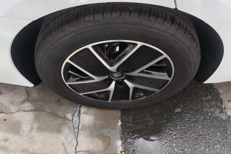 Used BYD Qin L 2025 DM-i Smart Drive 120KM Leading Model Right Rear Wheel Hub