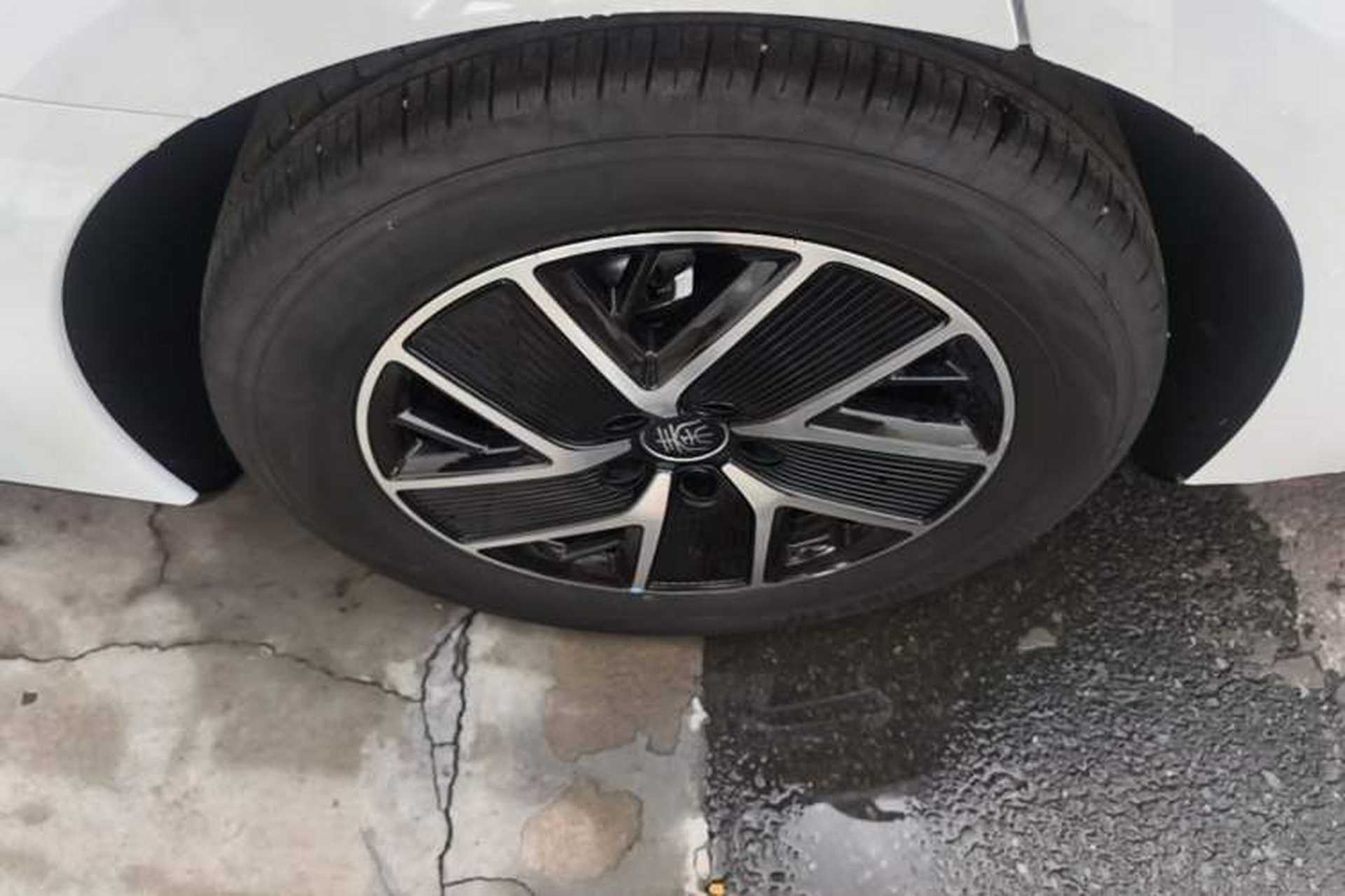 Used BYD Qin L 2025 DM-i Smart Drive 120KM Leading Model Right Rear Wheel Hub