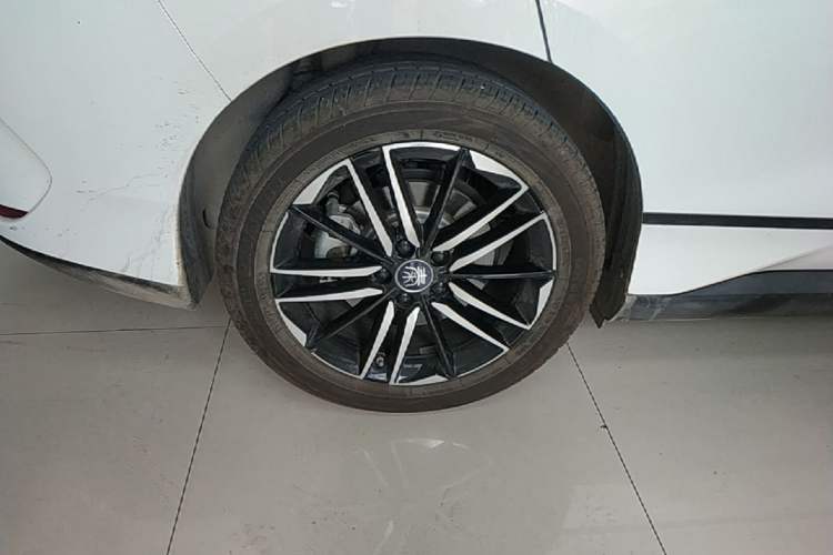 Used BYD Qin L 2025 EV 545KM Excellence Edition Right Rear Wheel Hub