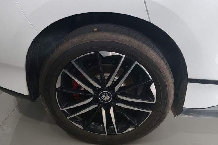 Used BYD Qin L 2025 EV 545KM Excellence Edition Right Rear Wheel Hub