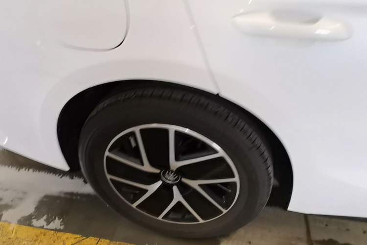 Used BYD Qin L 2025 DM-i Smart Drive 120KM Superior Model Right Rear Wheel Hub