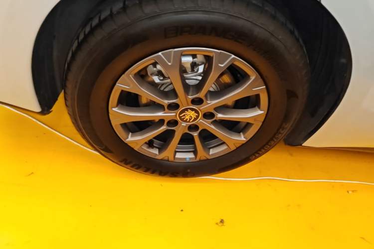 Used BYD Qin L 2025 DM-i Smart Drive 80KM Leading Model Right Rear Wheel Hub