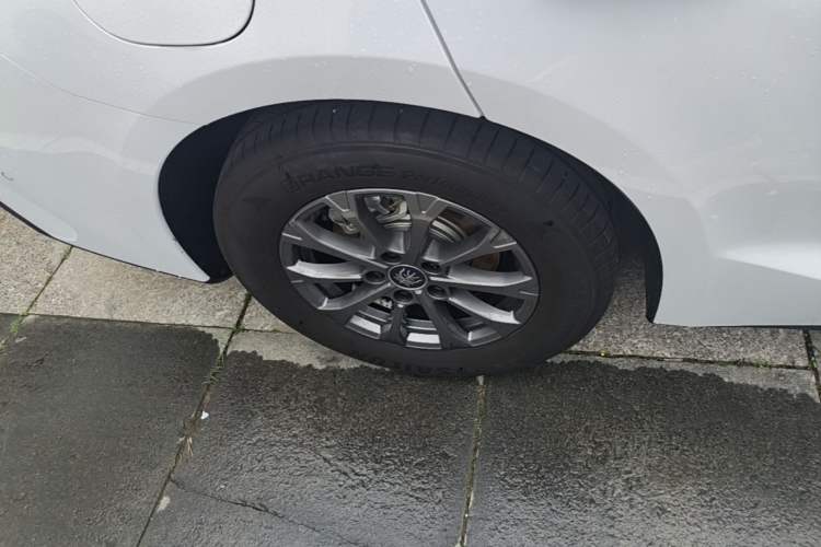 Used BYD Qin L 2025 DM-i Smart Drive 80KM Leading Model Right Rear Wheel Hub