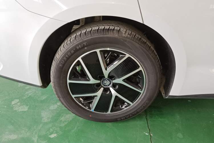 Used BYD Qin L 2025 DM-i Smart Drive 120KM Superior Model Right Rear Wheel Hub
