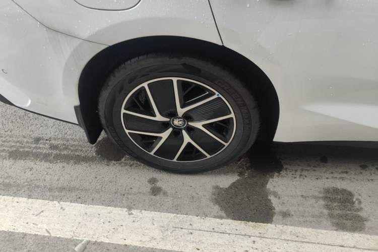 Used BYD Qin L 2025 DM-i Smart Drive 120KM Superior Model Right Rear Wheel Hub