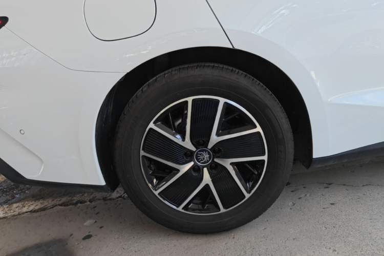 Used BYD Qin L 2025 DM-i Smart Drive 120KM Superior Model Right Rear Wheel Hub