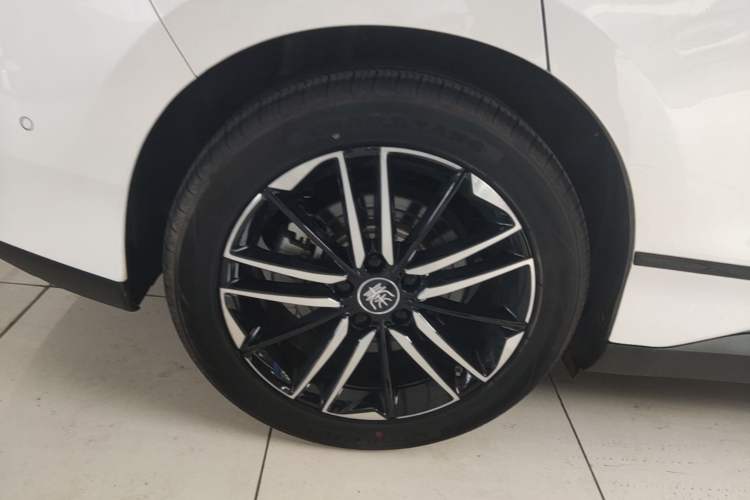Used BYD Qin L 2025 EV 545KM Excellence Edition Right Rear Wheel Hub