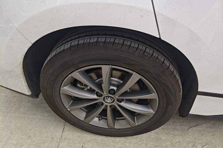 Used BYD Qin L 2025 EV 470KM Leading Edition Right Rear Wheel Hub
