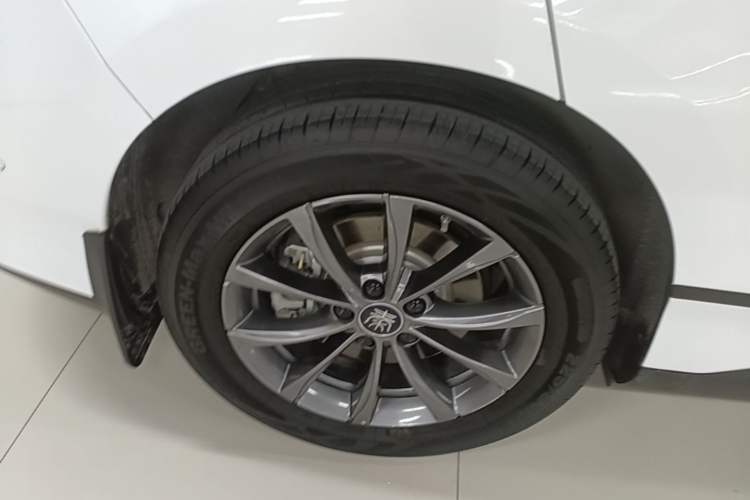 Used BYD Qin L 2025 EV 470KM Leading Edition Right Rear Wheel Hub