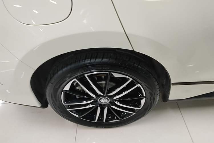 Used BYD Qin L 2025 EV 545KM Excellence Edition Right Rear Wheel Hub