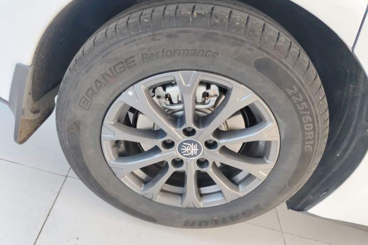 Used BYD Qin L 2025 DM-i Smart Drive 80KM Leading Model Right Rear Wheel Hub