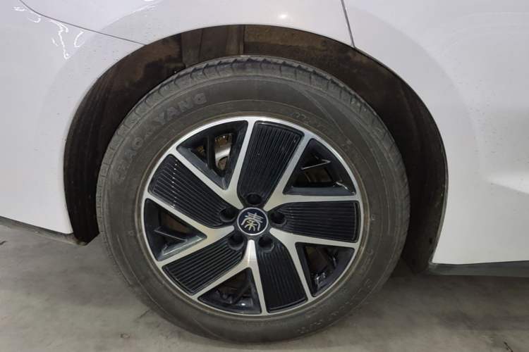Used BYD Qin L 2025 DM-i Smart Drive 120KM Superior Model Right Rear Wheel Hub