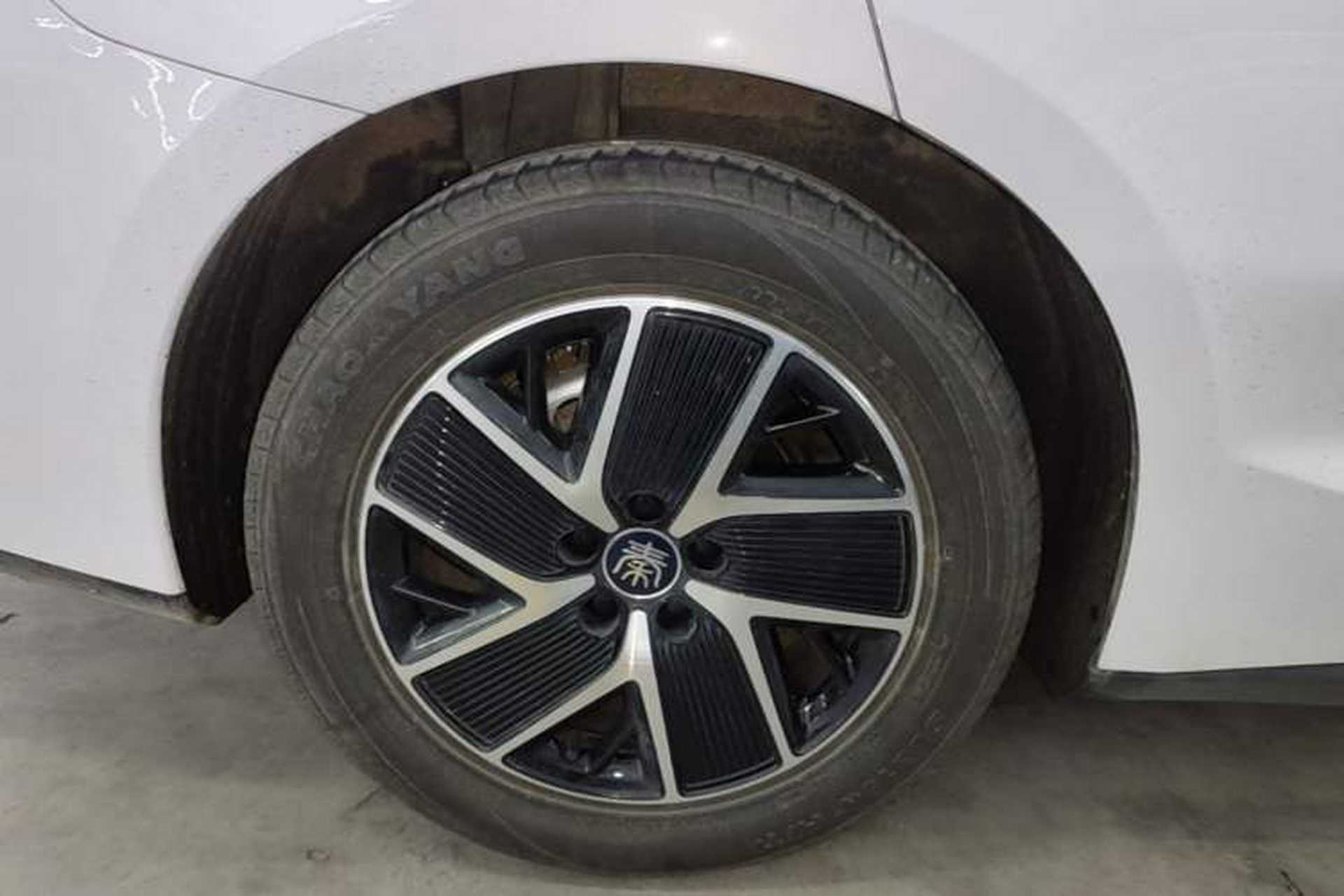 Used BYD Qin L 2025 DM-i Smart Drive 120KM Superior Model Right Rear Wheel Hub