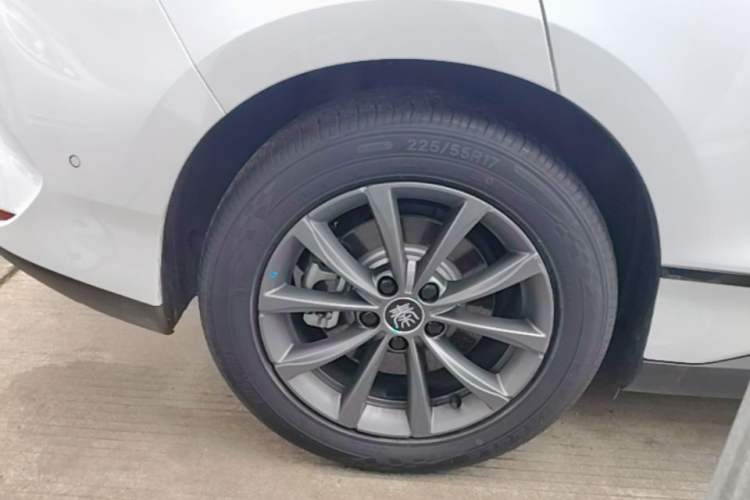 Used BYD Qin L 2025 EV 470KM Leading Edition Right Rear Wheel Hub