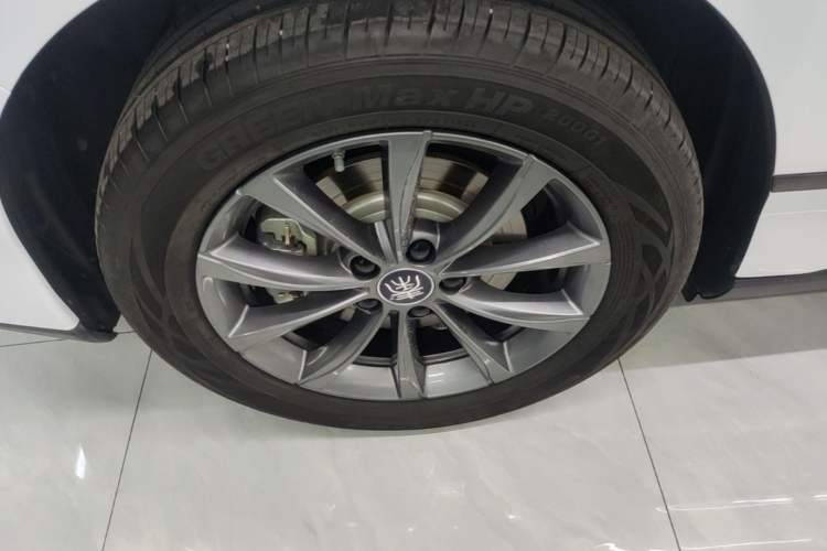 Used BYD Qin L 2025 EV 545KM Beyond Version Right Rear Wheel Hub