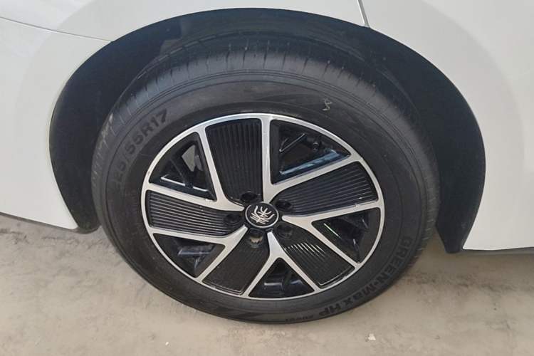 Used BYD Qin L 2025 DM-i Smart Drive 120KM Leading Model Right Rear Wheel Hub