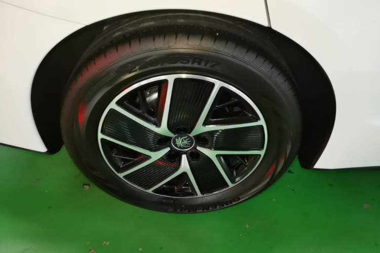 Used BYD Qin L 2025 DM-i Smart Drive 120KM Superior Model Right Rear Wheel Hub