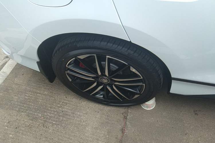 Used BYD Qin L 2025 EV 545KM Cloud Suspension Edition Right Rear Wheel Hub