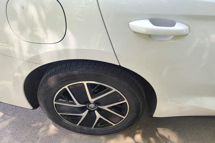 Used BYD Qin L 2025 DM-i Smart Drive 120KM Superior Model Right Rear Wheel Hub