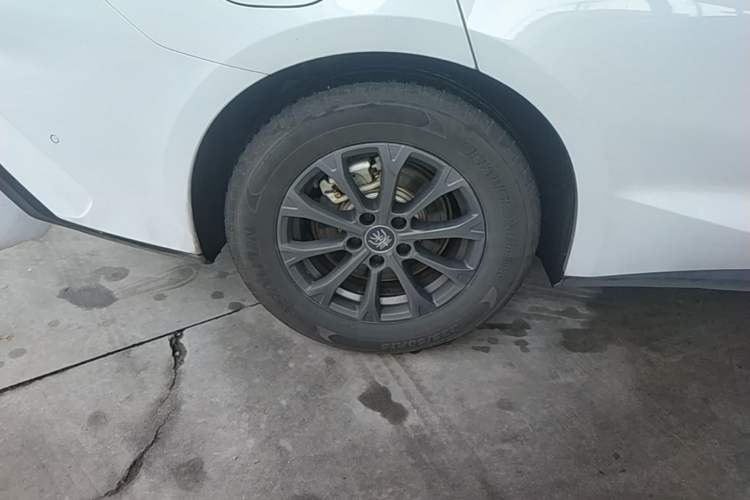Used BYD Qin L 2025 DM-i Smart Drive 80KM Leading Model Right Rear Wheel Hub