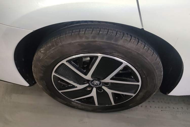 Used BYD Qin L 2025 DM-i Smart Drive 120KM Leading Model Right Rear Wheel Hub