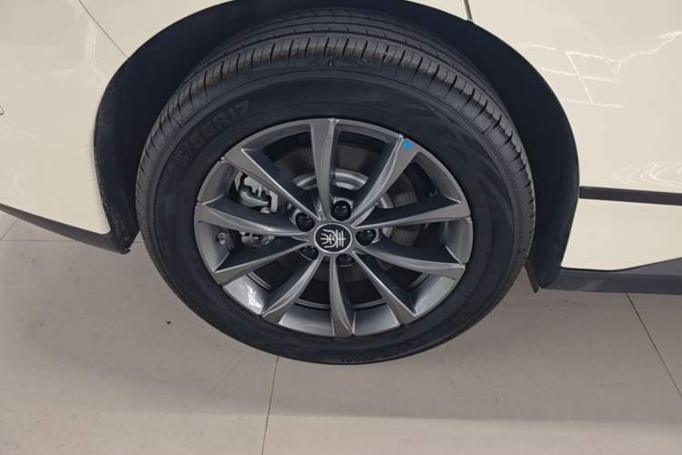 Used BYD Qin L 2025 EV 545KM Beyond Version Right Rear Wheel Hub