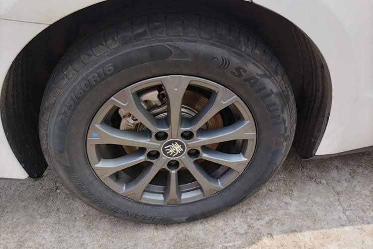Used BYD Qin L 2025 DM-i Smart Drive 80KM Leading Model Right Rear Wheel Hub