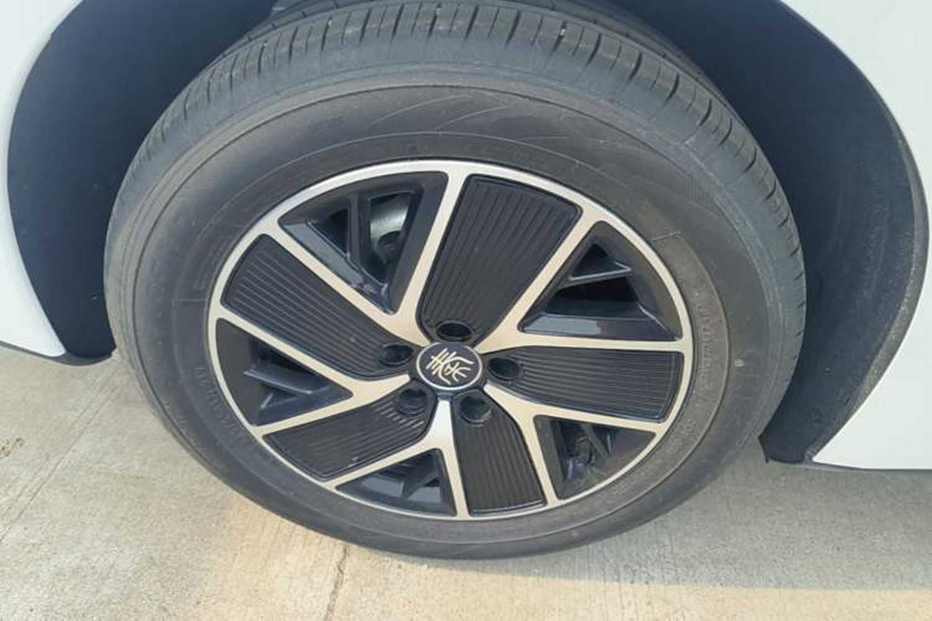 Used BYD Qin L 2025 DM-i Smart Drive 120KM Superior Model Right Rear Wheel Hub