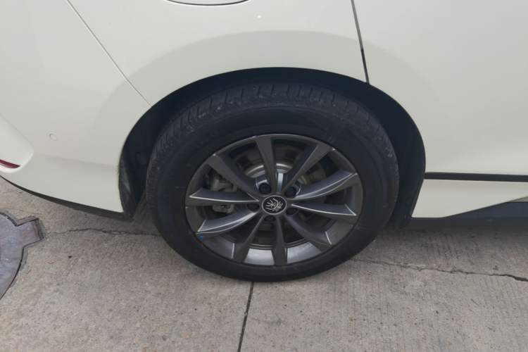 Used BYD Qin L 2025 EV 470KM Leading Edition Right Rear Wheel Hub