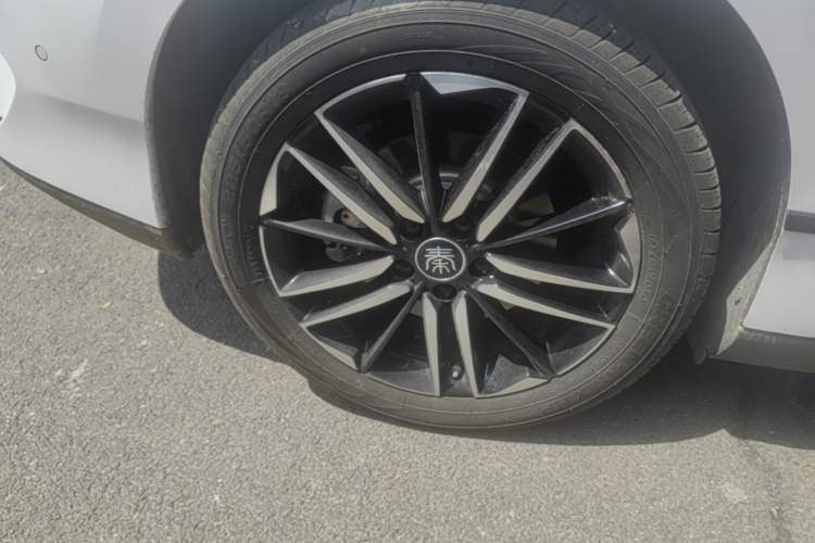 Used BYD Qin L 2025 EV 545KM Excellence Edition Right Rear Wheel Hub