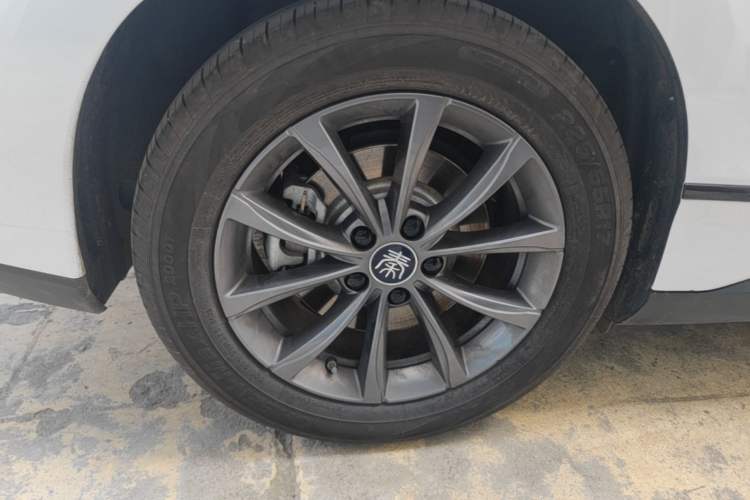 Used BYD Qin L 2025 EV 470KM Leading Edition Right Rear Wheel Hub