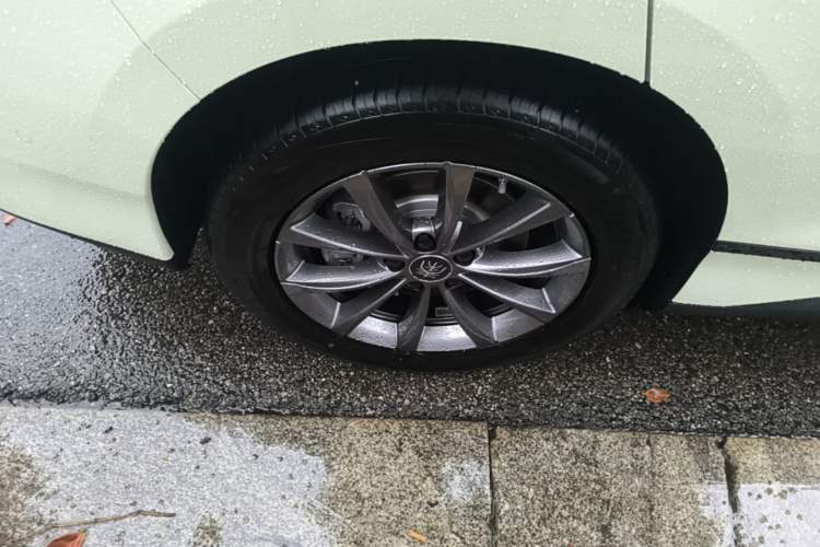 Used BYD Qin L 2025 EV 470KM Leading Edition Right Rear Wheel Hub
