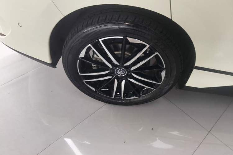 Used BYD Qin L 2025 EV 545KM Excellence Edition Right Rear Wheel Hub