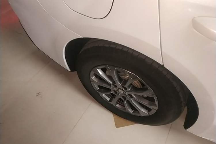 Used BYD Qin L 2025 DM-i Smart Drive 80KM Leading Model Right Rear Wheel Hub