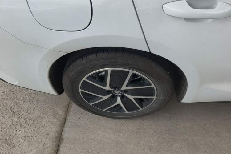Used BYD Qin L 2025 DM-i Smart Drive 80KM Superior Model Right Rear Wheel Hub