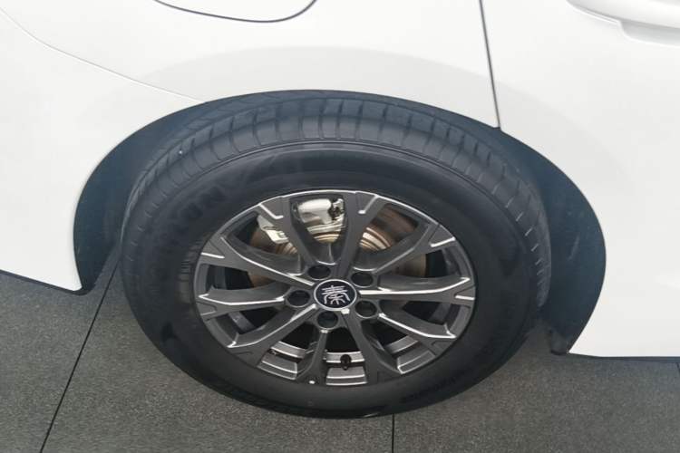 Used BYD Qin L 2025 DM-i Smart Drive 80KM Leading Model Right Rear Wheel Hub