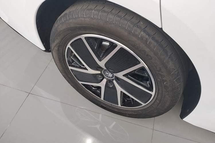 Used BYD Qin L 2025 DM-i Smart Drive 120KM Superior Model Right Rear Wheel Hub