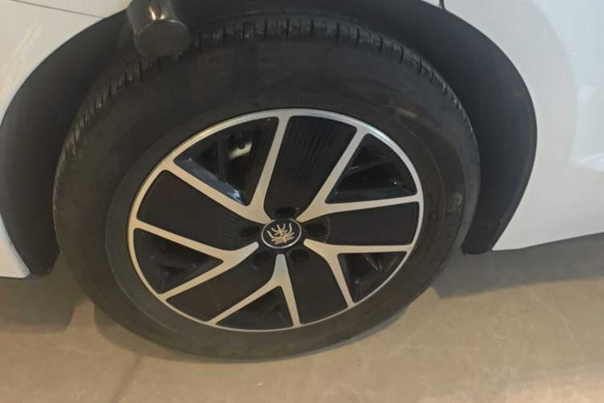 Used BYD Qin L 2025 DM-i Smart Drive 120KM Superior Model Right Rear Wheel Hub