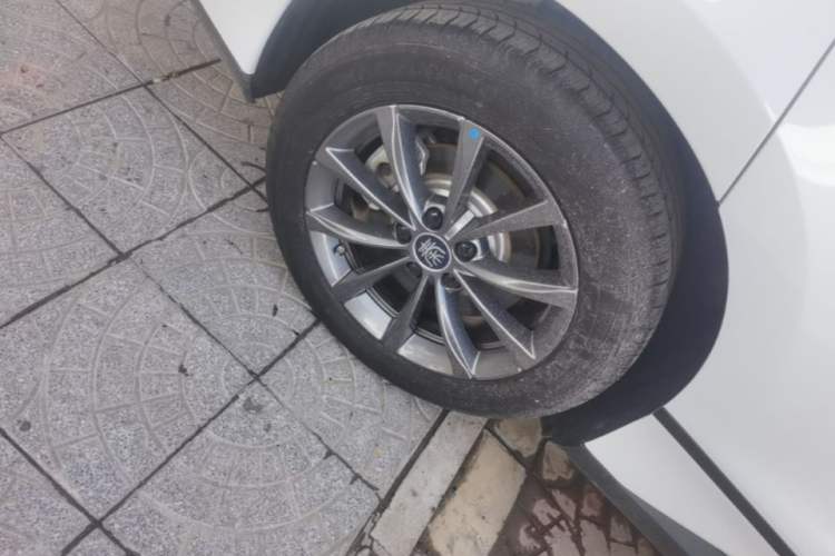 Used BYD Qin L 2025 EV 545KM Beyond Version Right Rear Wheel Hub